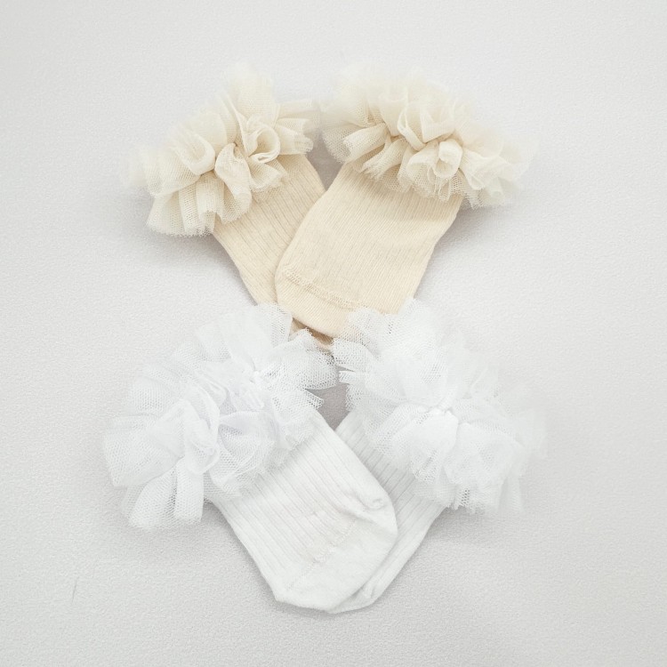 Skarpetki  beżowe z tiulową falbanką budyniowy