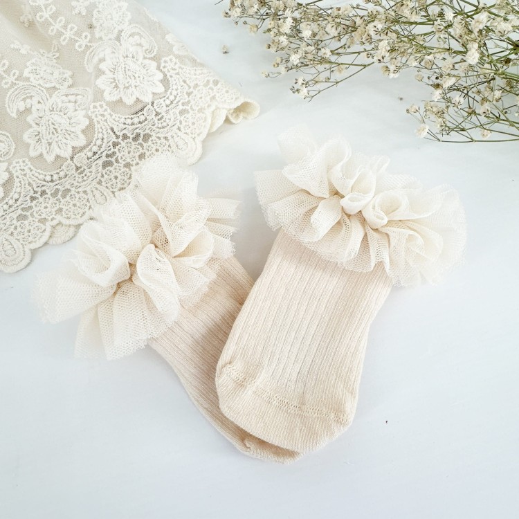 Skarpetki  beżowe z tiulową falbanką budyniowy