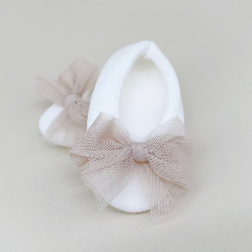 Buciki do chrztu niechodki balerinki z tiulową kokardą beżową