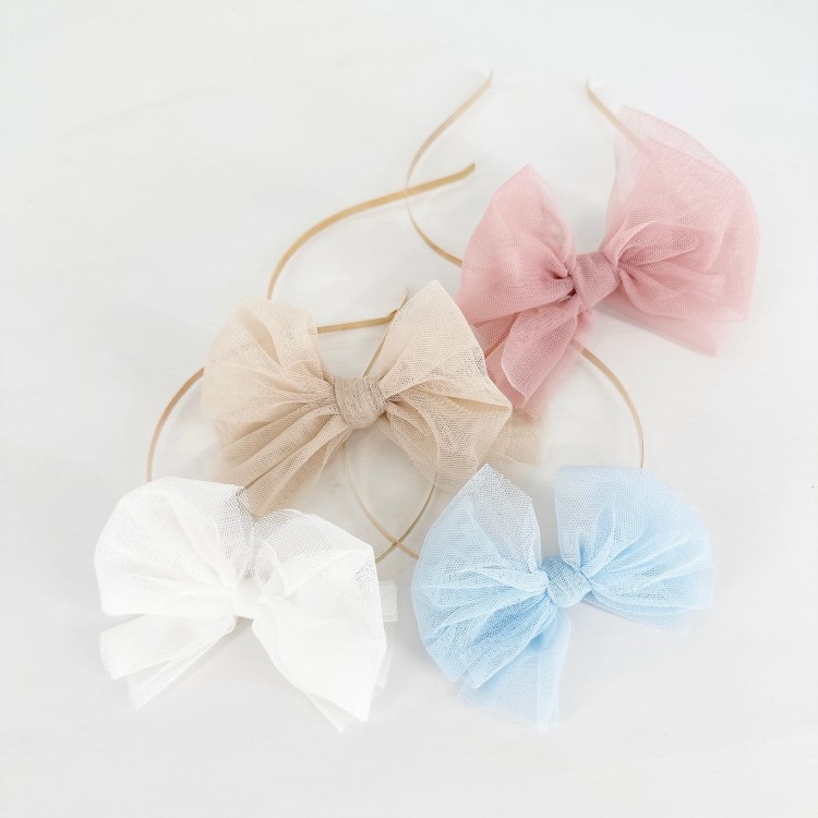 Opaska kokarda różowa z tiulu na złotej metalowej opasce