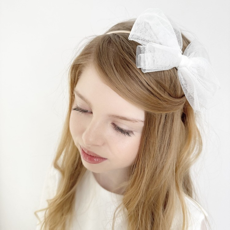 Opaska kokarda ecru z tiulu na złotej metalowej opasce