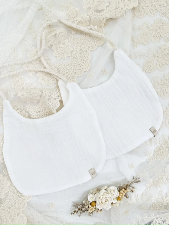 Opaska kwiatowa z suszonych kwiatów  na tasiemce bawełnienej beżowej