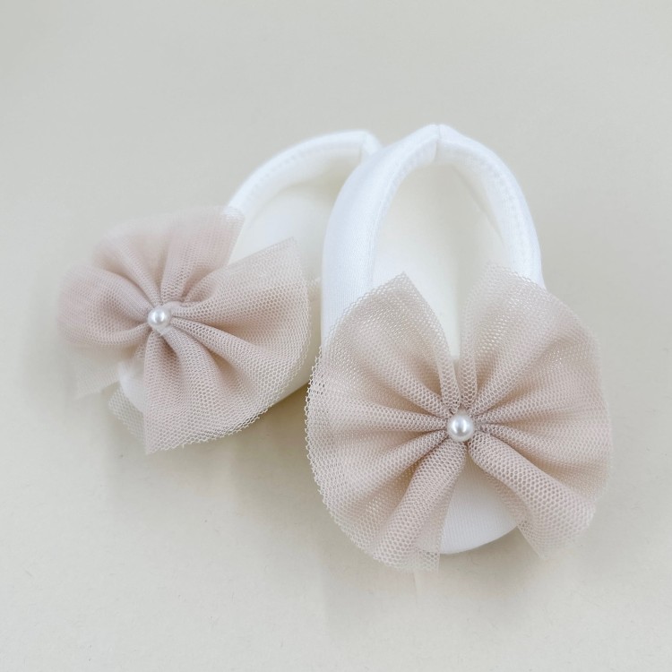 Buciki do chrztu, niechodki, balerinki do chrztu z tiulową  kokarda i perełką beż