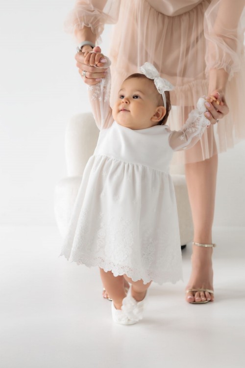 Buciki do chrztu, niechodki, balerinki z koronkową kokardą ecru i perełkami Molly